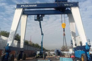 Elevación Flexible, Doble Eficiencia-Grúa Pórtico Sobre Ruedas de 50 ton Opera Eficientemente en Chile