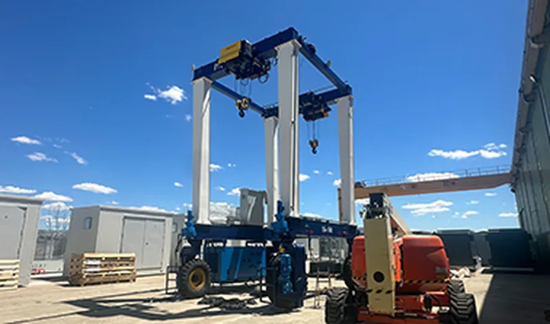 Grúa Pórtico sobre Neumáticos para el Sector de Energías Renovables en España_